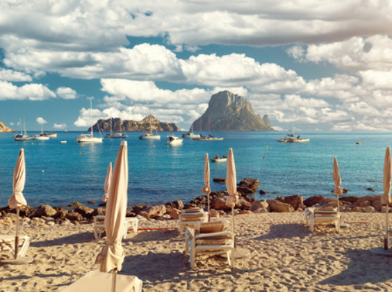 Zonder huurauto mis je de mooiste plekjes van Ibiza