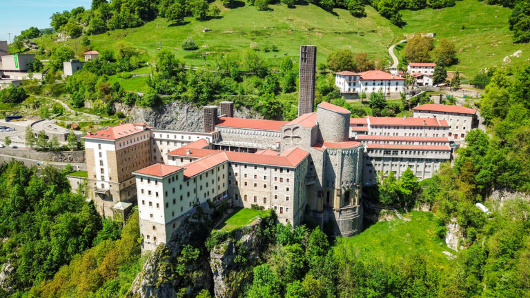 beautiful-sanctuary-of-arantzazu-in-onati-gipuzkoa