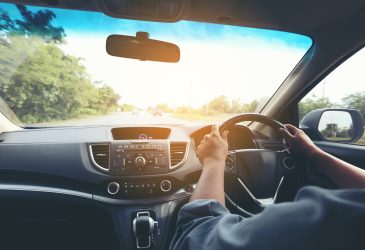 6 tips voor als je een auto huurt in een linksrijdend land
