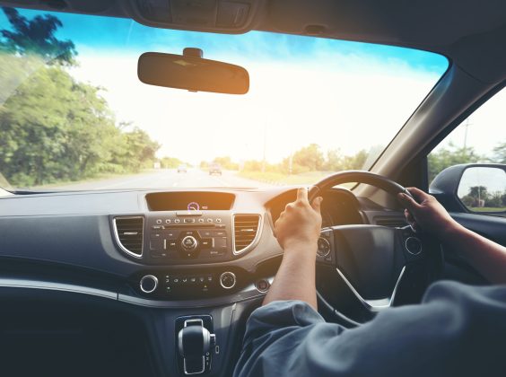 6 tips voor als je een auto huurt in een linksrijdend land