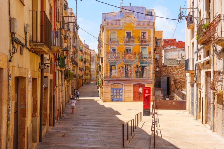 charming-street-with-colorful-mural-in-tarragona-2