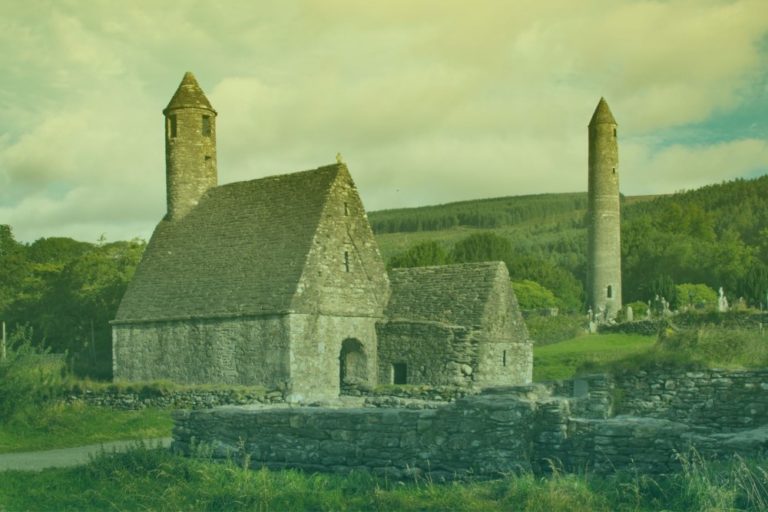 ierland-saint-kevins-monastery-in-glendalouch