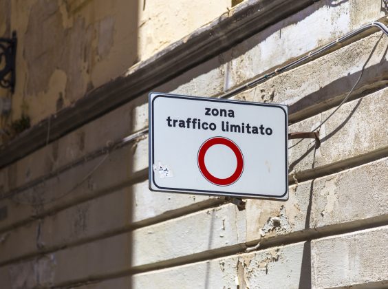 Hoe voorkom ik een boete met een huurauto in Italië?