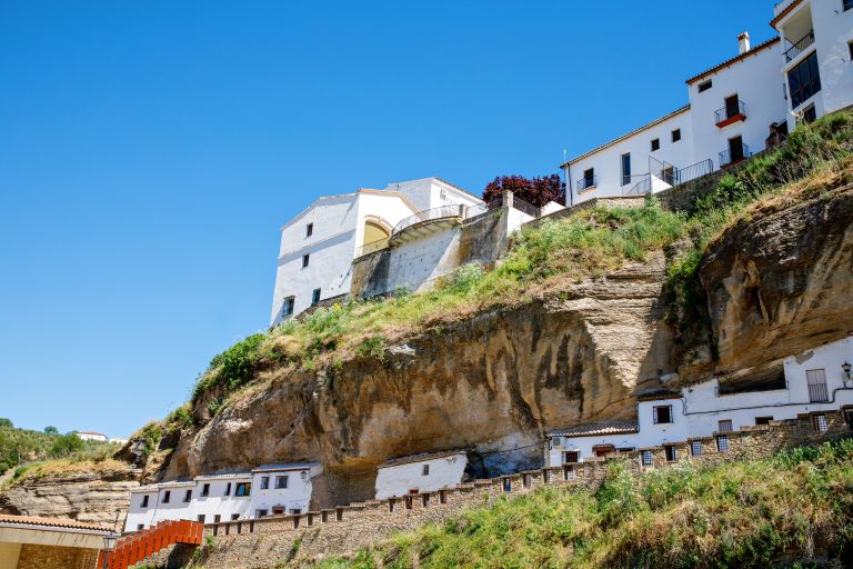 the-beautiful-village-of-setenil-de-las-bodegas-on-a-sunny-summer-day-provice-of-cadiz-andalusia-spain