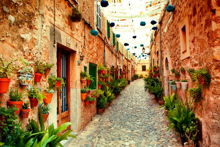 street-in-valldemossa-village