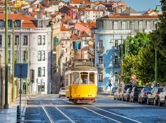 5 mooie plekjes rondom Lissabon om te bezoeken met je huurauto