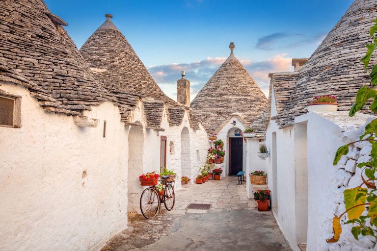 trulli-in-alberobello-puglia-italy