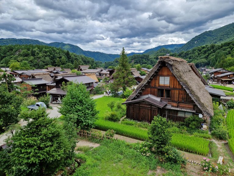 8-uitzicht-op-shirakawa-go