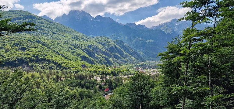 uitzicht-over-teth-albanie